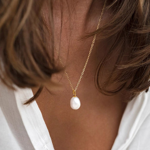 Baroque Pearl Drop Pendant Necklace - Versatile Elegance